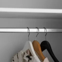 Armadio Camera da Letto 2 Ante con Asta Appendiabiti Legno Bianco