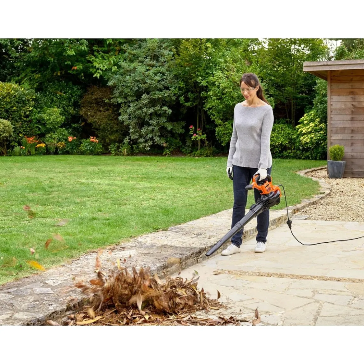 Aspiratore e Soffiatore Black&Decker con Sacco per Foglie e Rastrello