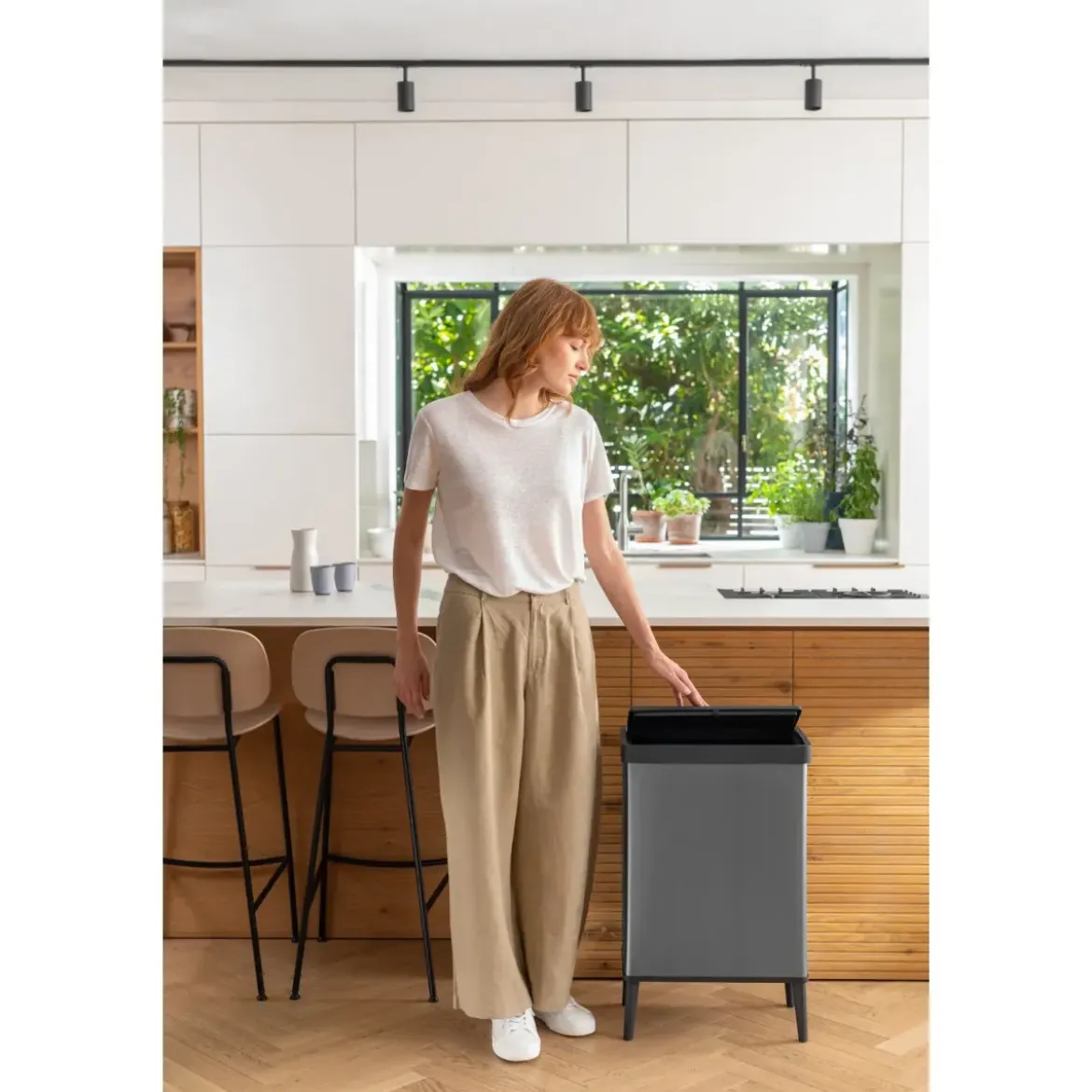 Pattumiera Keter 54L Grigio Perlato Apertura Push per Cucina con Gambe