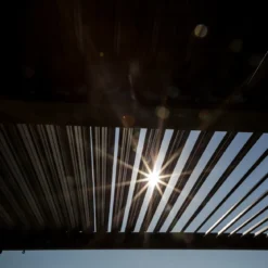 Pergola Bioclimatica con 4 Pannelli Frangivista 360x300 cm Alluminio