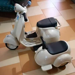 Piaggio Crema Vespa Mini con Sidecar Elettrica da Bambini a Batteria 6 V