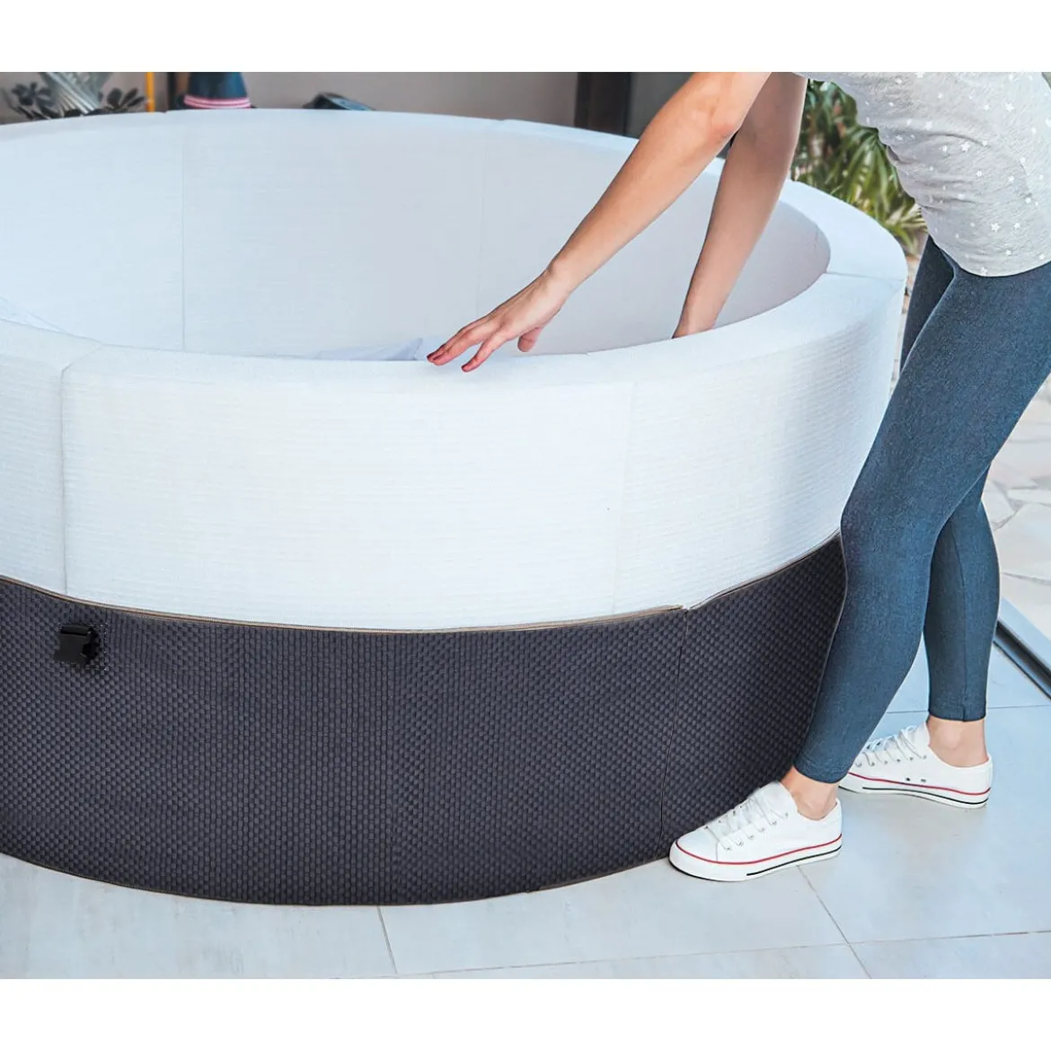 Piscina Idromassaggio Spa 156x70 Mobili Rotonda Riscaldata 4 Adulti Semi Rigida