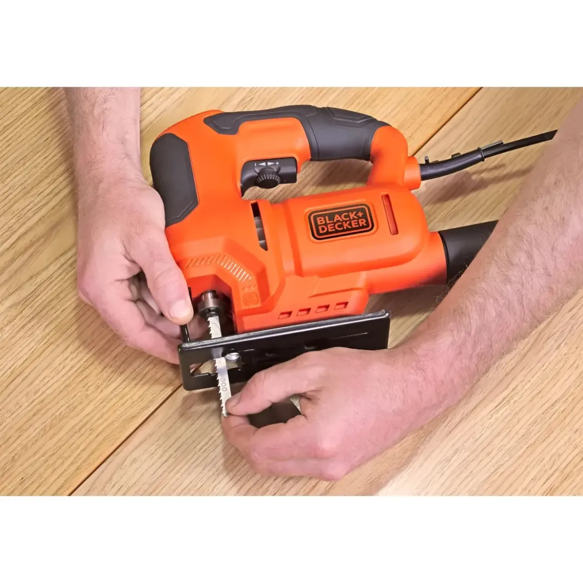 Seghetto Alternativo Black+Decker 400W Velocità Variabile Taglio Inclinato